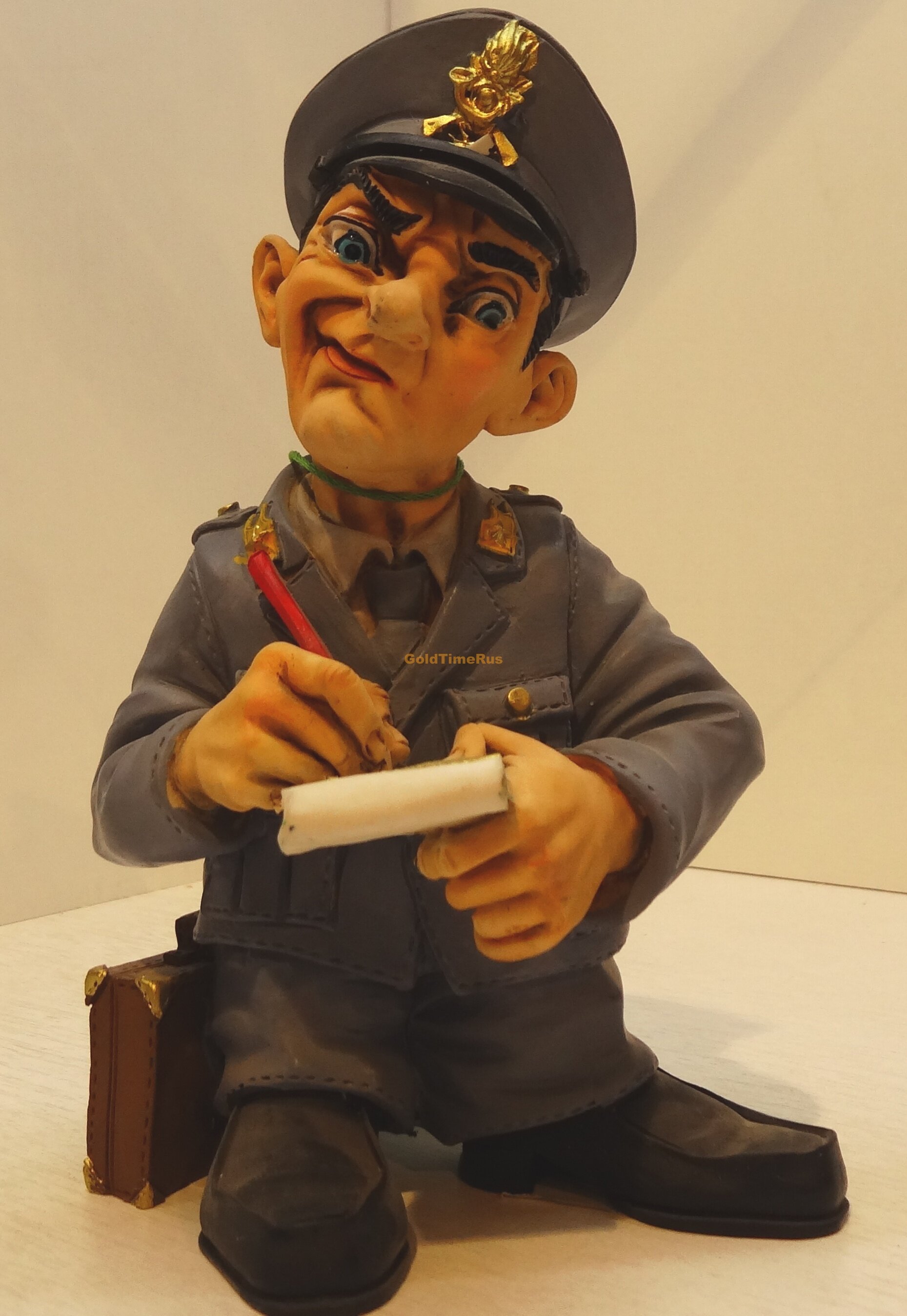 Фигурка финансиста